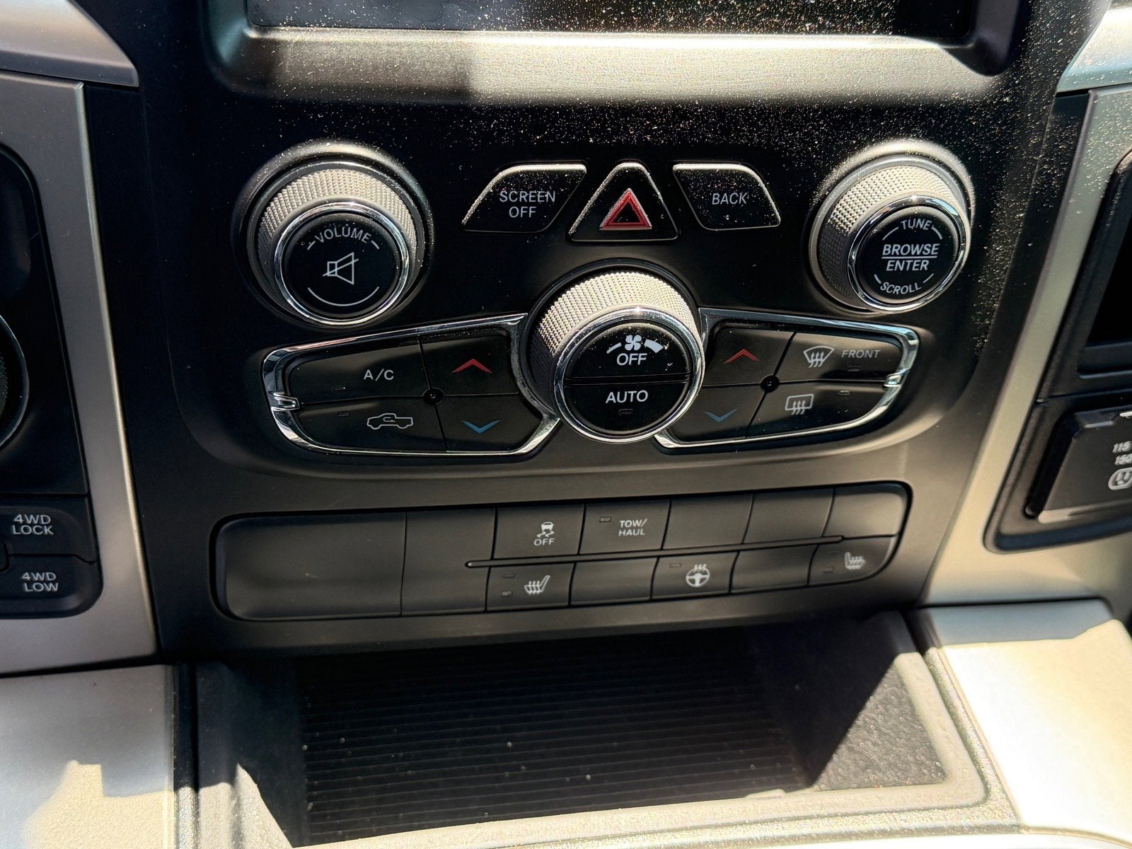 2016 RAM 1500 SLT