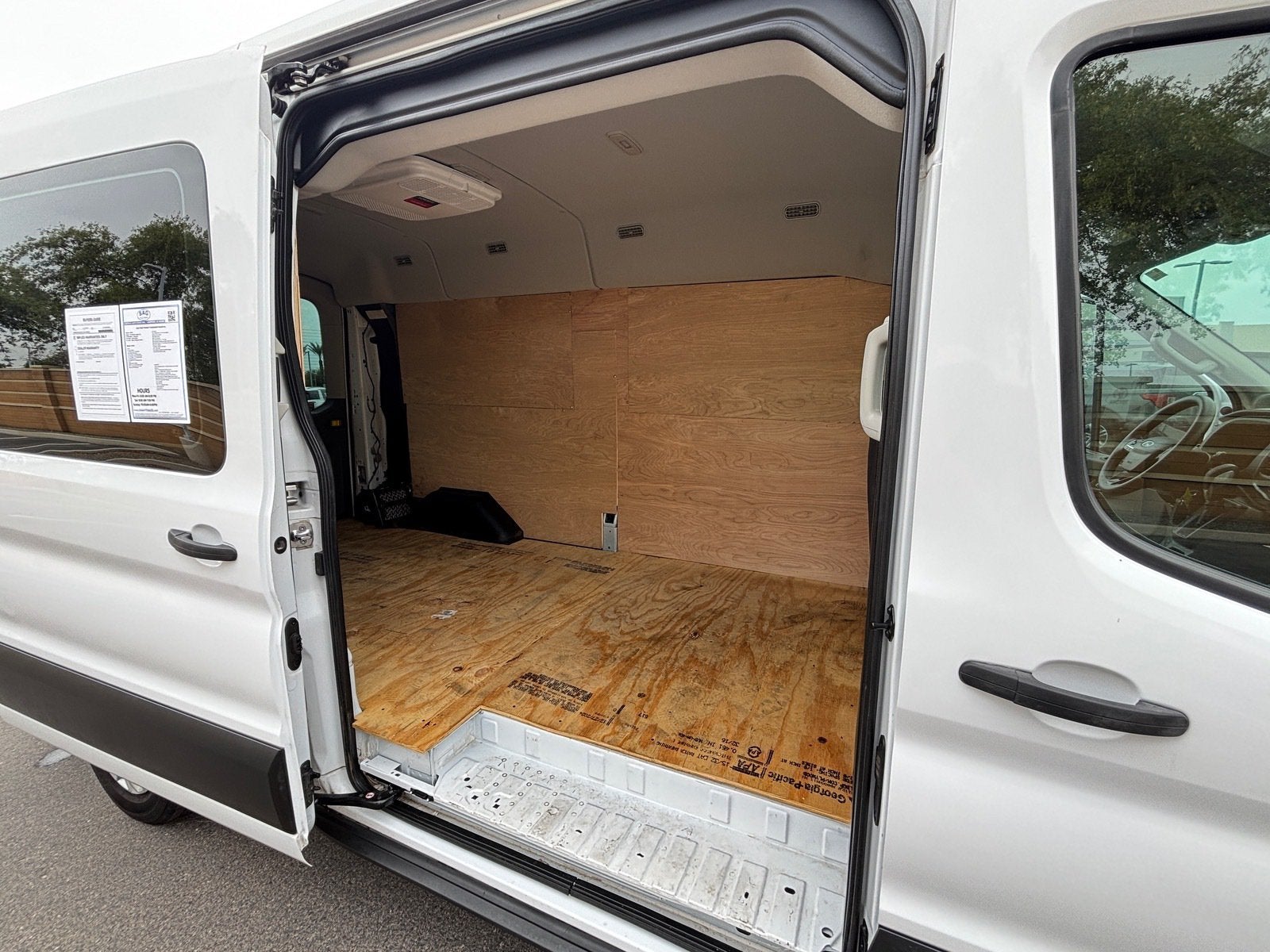 2022 Ford Transit Passenger Wagon XLT