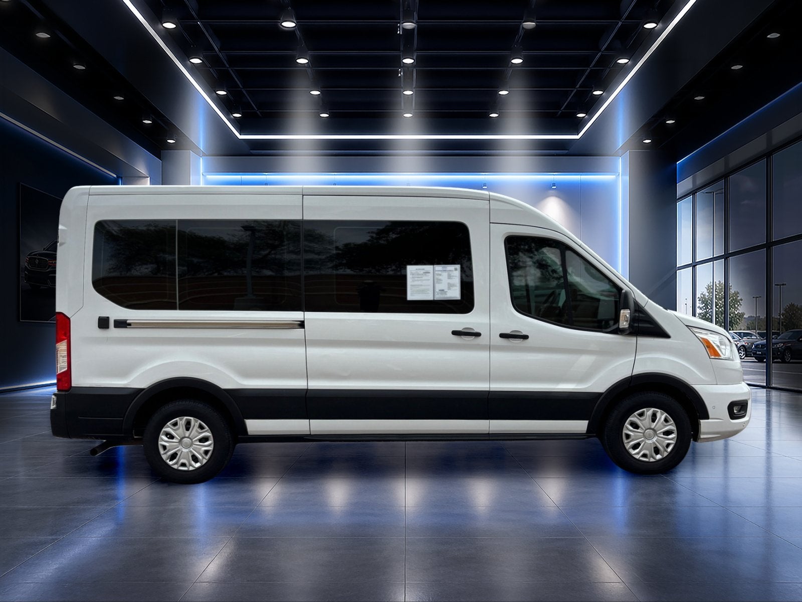 2022 Ford Transit Passenger Wagon XLT