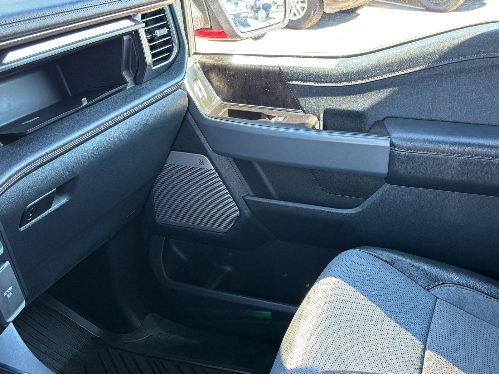 2023 Ford F-150 Lightning LARIAT