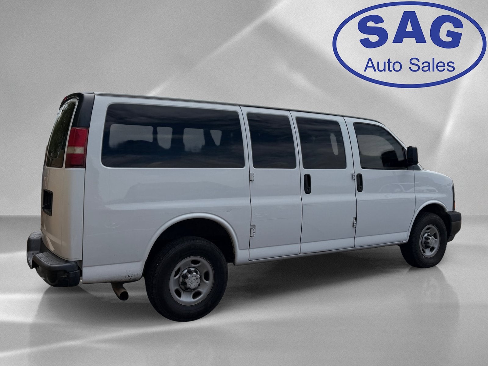2017 Chevrolet Express Passenger LS