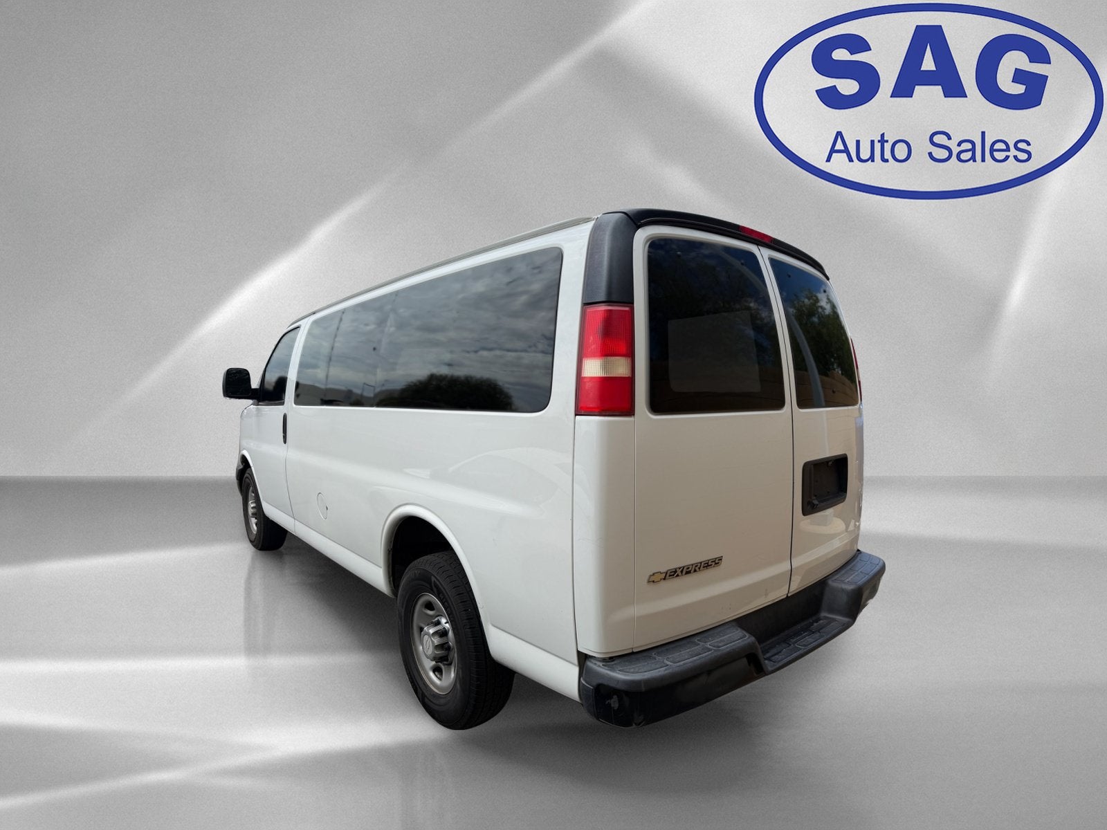 2017 Chevrolet Express Passenger LS