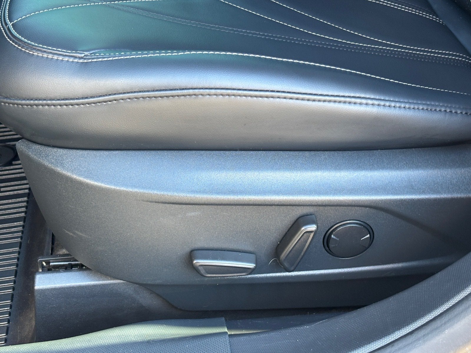 2022 Ford Mustang Mach-E Select