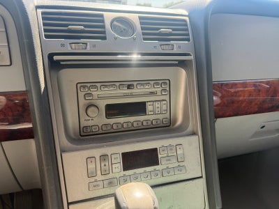 2004 Lincoln Navigator Base