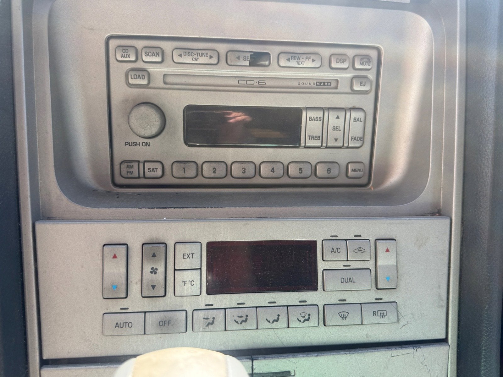 2004 Lincoln Navigator Base