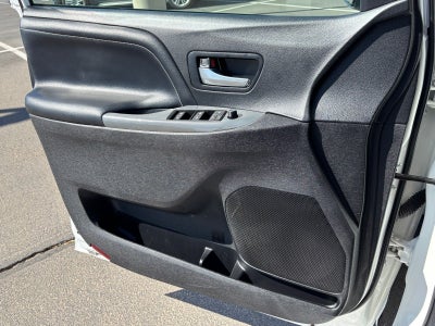 2020 Toyota Sienna SE