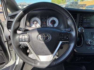 2020 Toyota Sienna SE