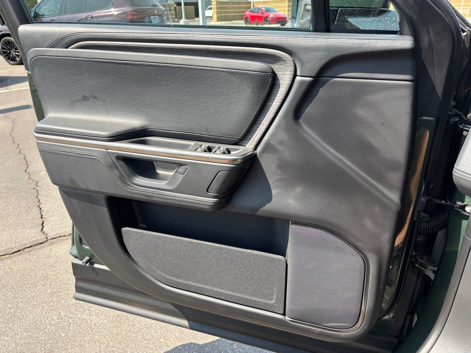 2026 Rivian R1S Base