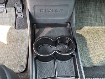 2026 Rivian R1S Base