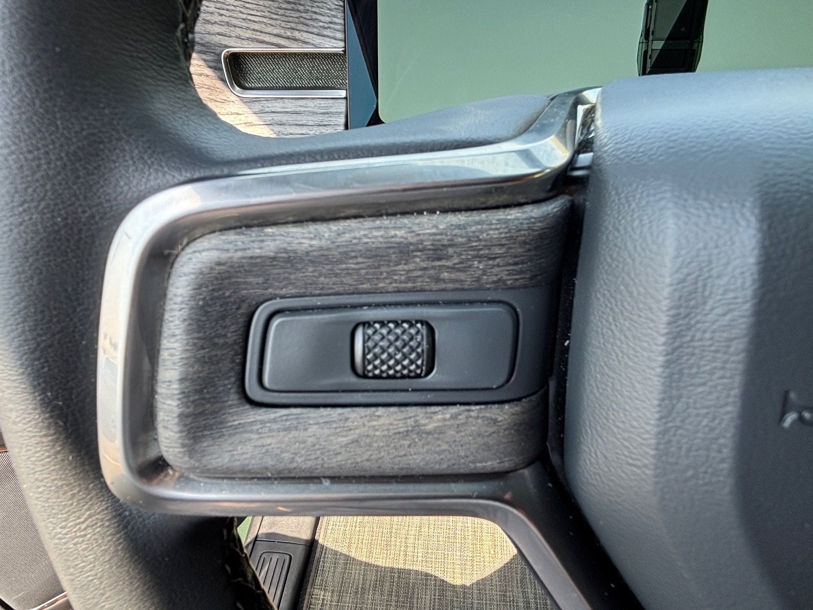 2026 Rivian R1S Base