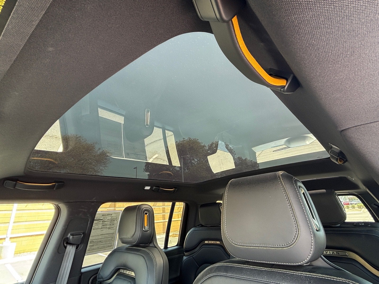 2026 Rivian R1S Base