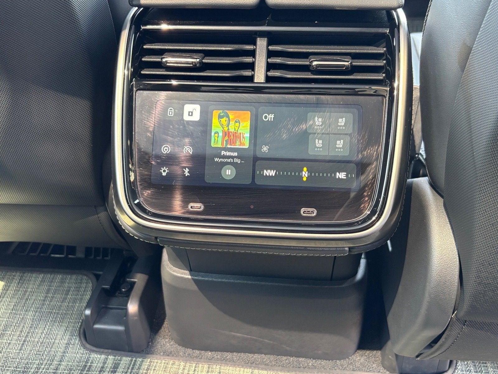 2026 Rivian R1S Base