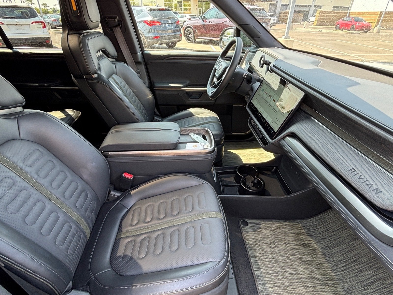 2026 Rivian R1S Base