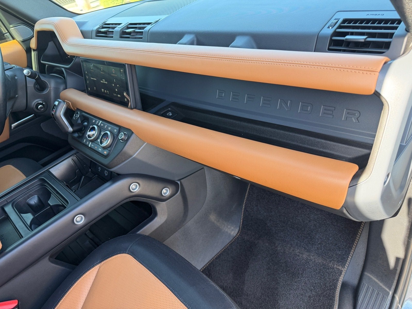2024 Land Rover Defender X-Dynamic SE