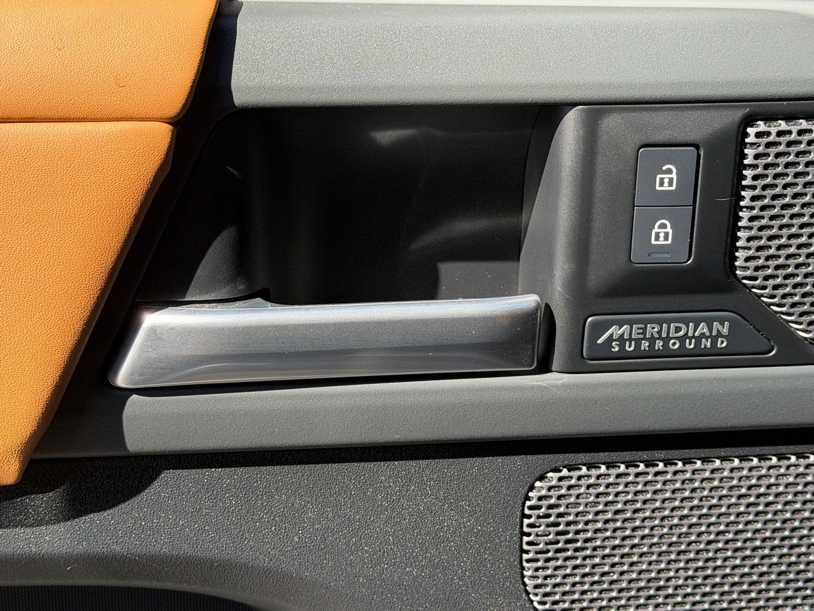 2024 Land Rover Defender X-Dynamic SE