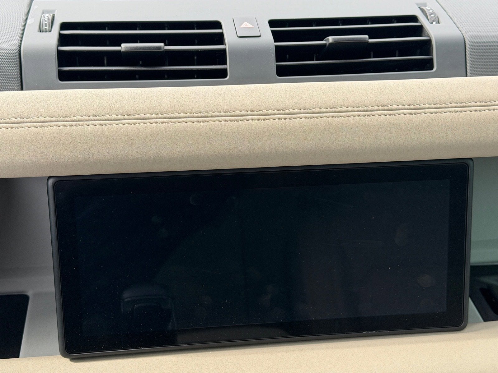 2020 Land Rover Defender SE