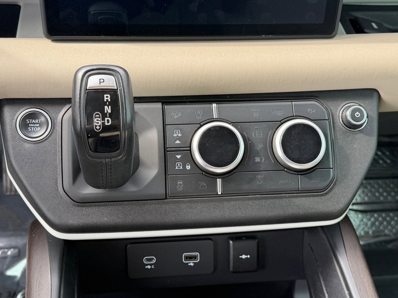 2020 Land Rover Defender SE