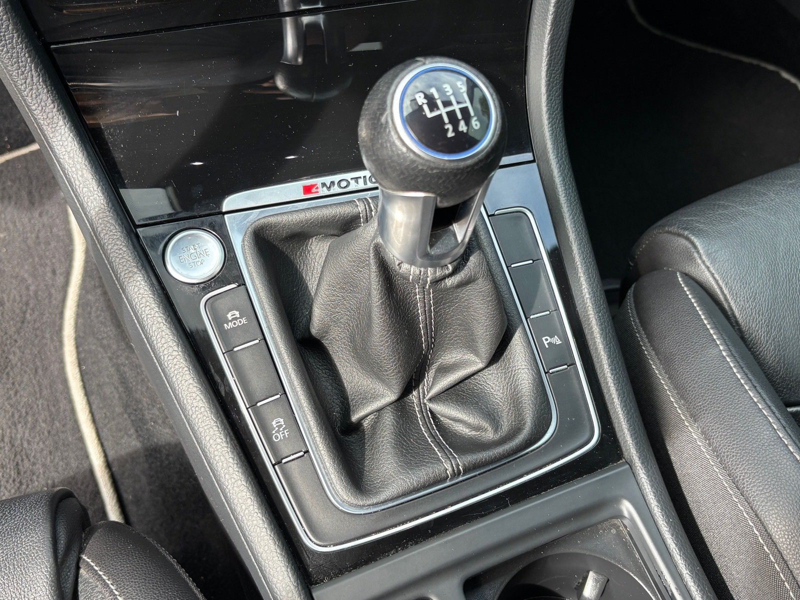 2017 Volkswagen Golf R DCC & Navigation 4Motion