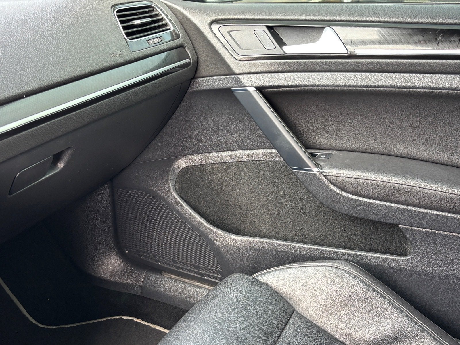 2017 Volkswagen Golf R DCC & Navigation 4Motion