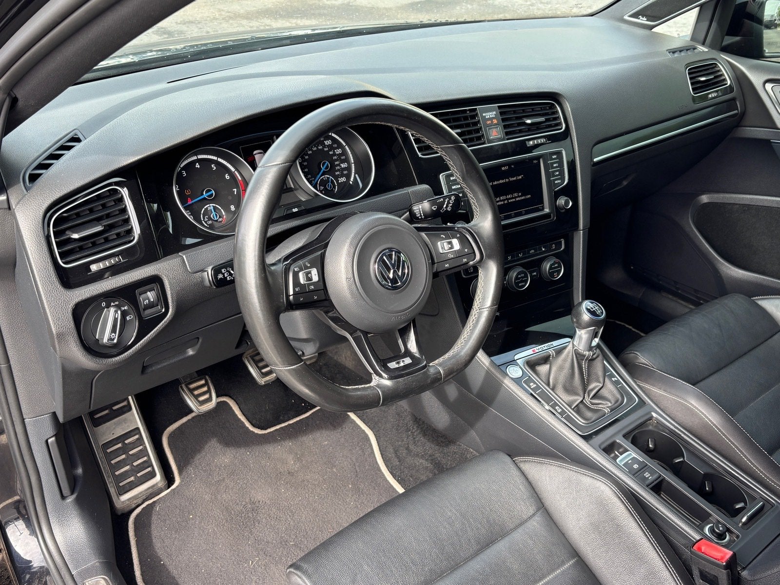 2017 Volkswagen Golf R DCC & Navigation 4Motion