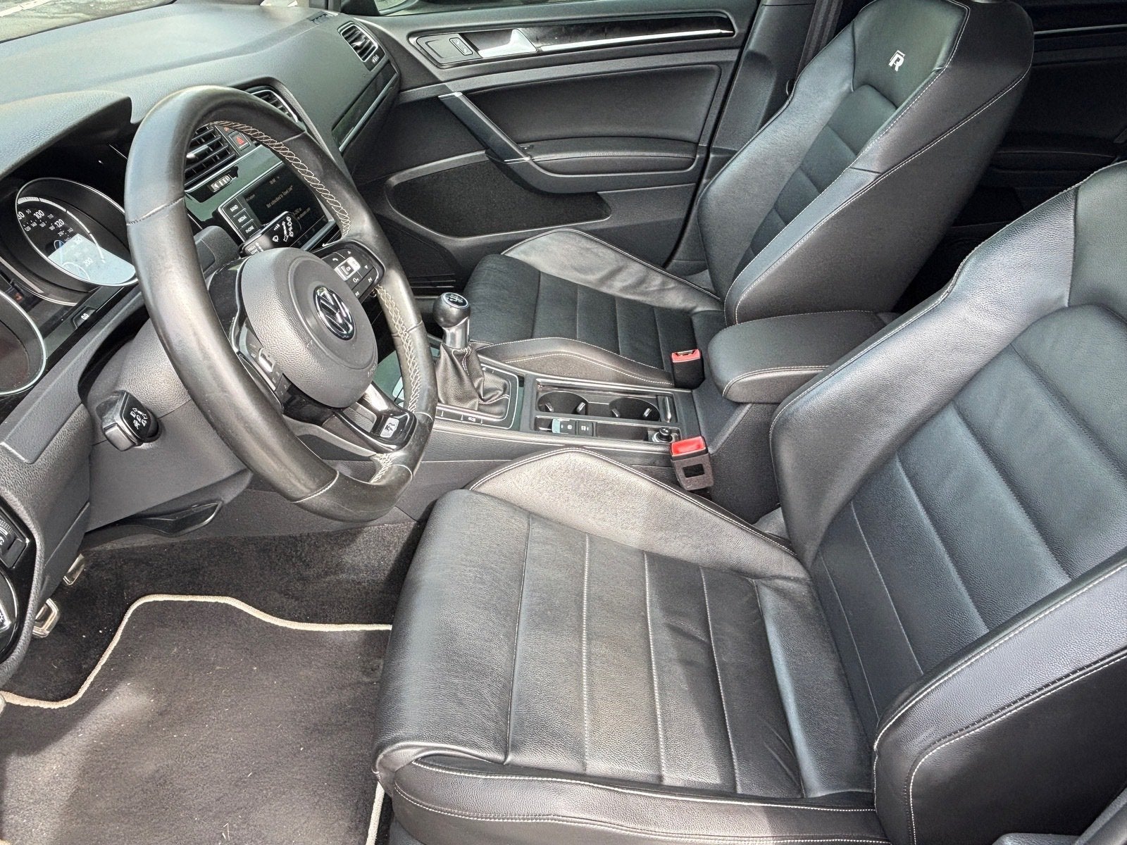 2017 Volkswagen Golf R DCC & Navigation 4Motion