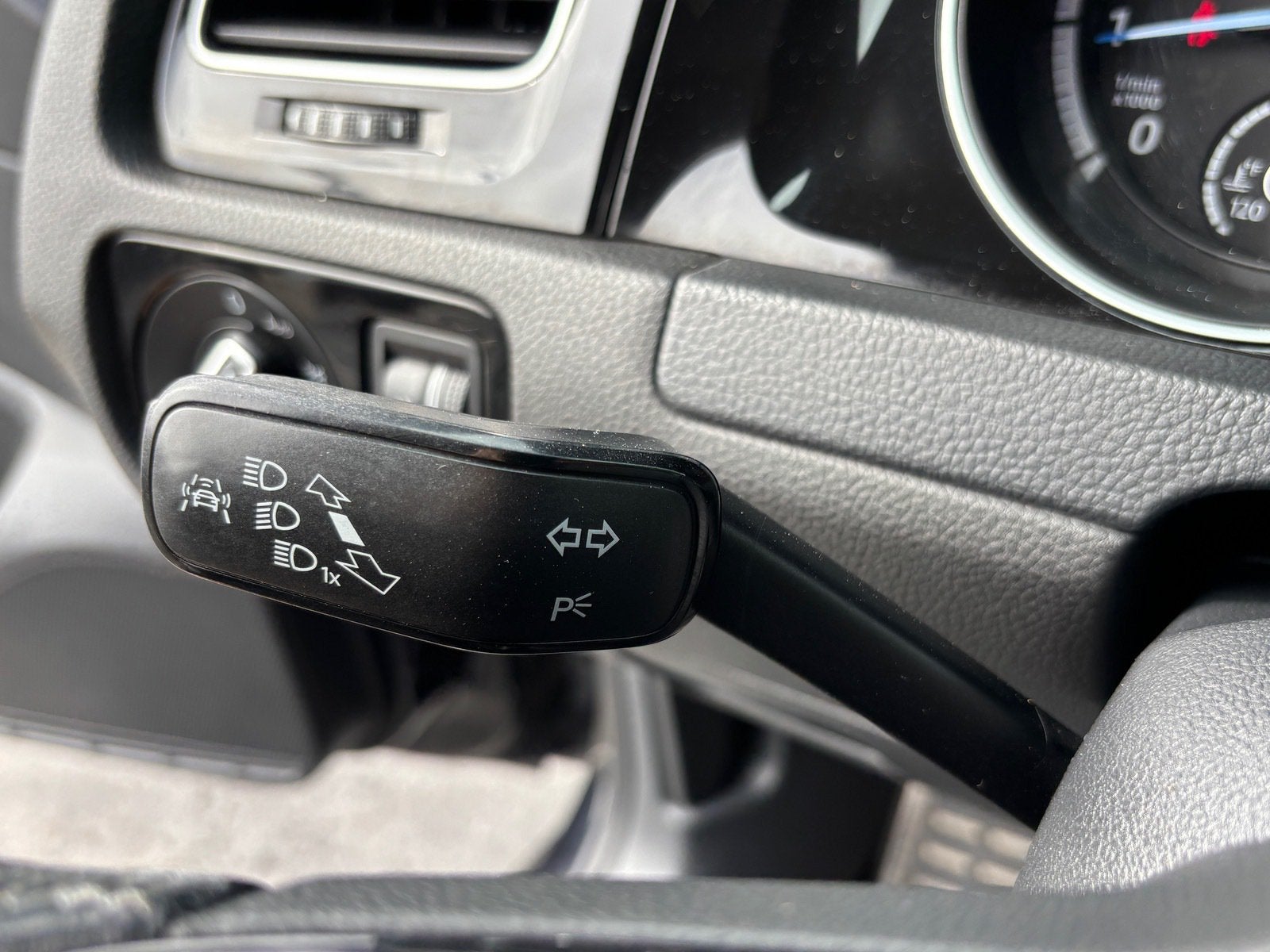 2017 Volkswagen Golf R DCC & Navigation 4Motion