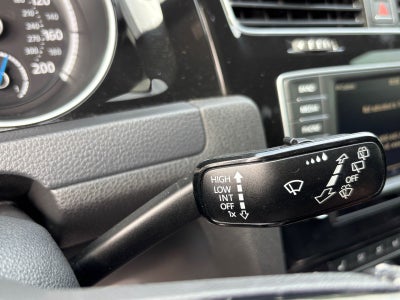 2017 Volkswagen Golf R DCC & Navigation 4Motion