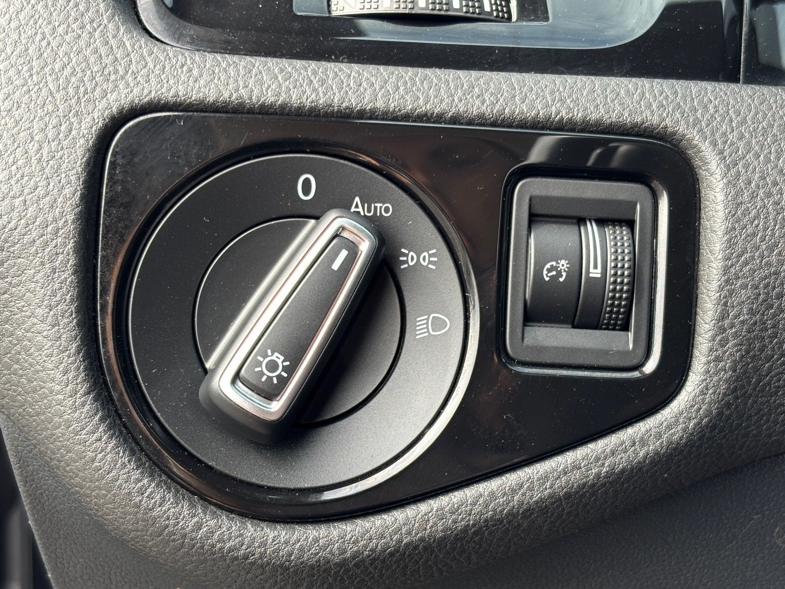 2017 Volkswagen Golf R DCC & Navigation 4Motion