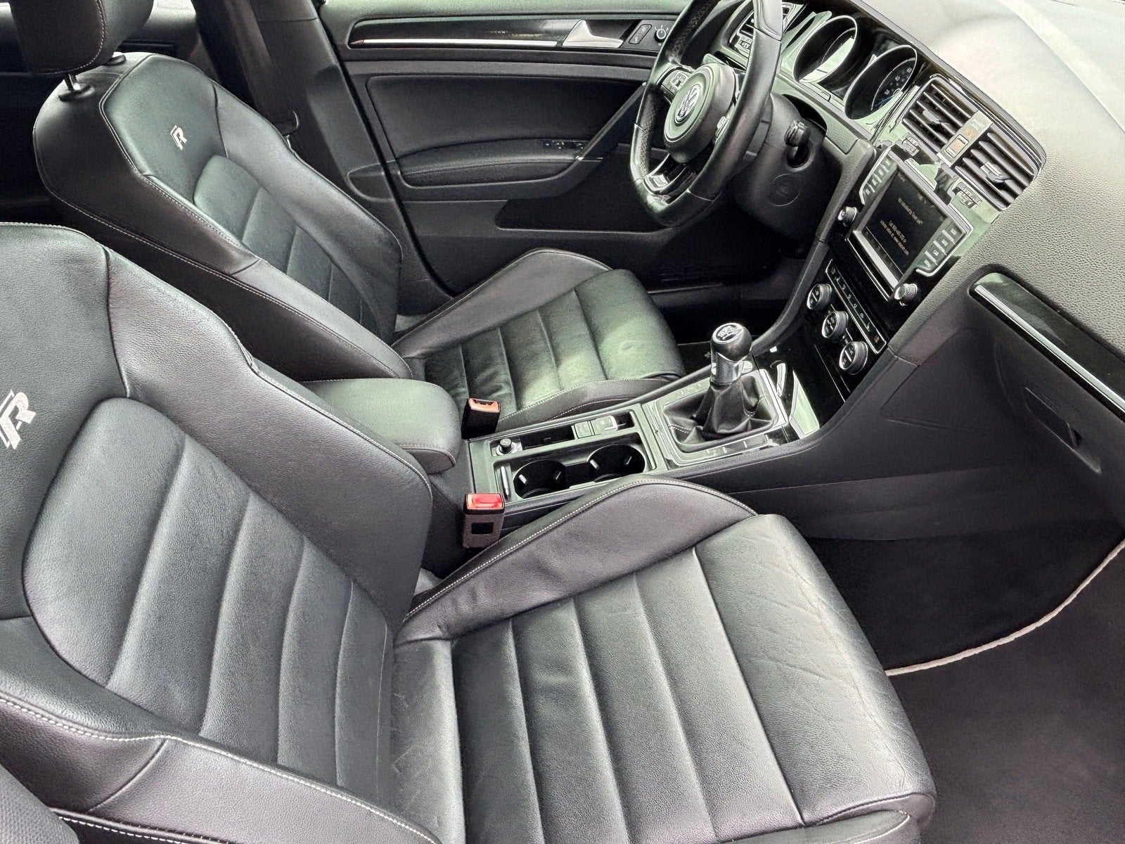 2017 Volkswagen Golf R DCC & Navigation 4Motion
